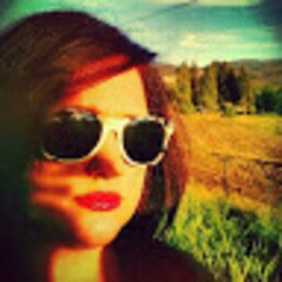 Meet your Posher, Ashley - Picture 1 of 1